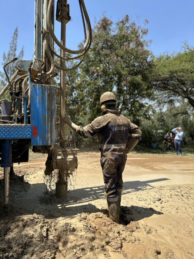 Groundwater worker drilling vertical wellboring scaled 1 640x853